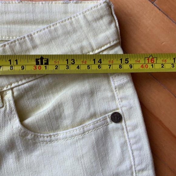 Tommy Yellow Shorts Jeans  🩳 size 2 - Picture 9 of 13